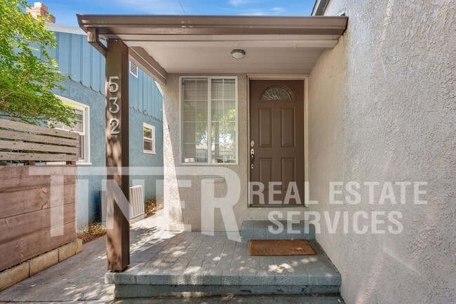 Photo - 532 40th St