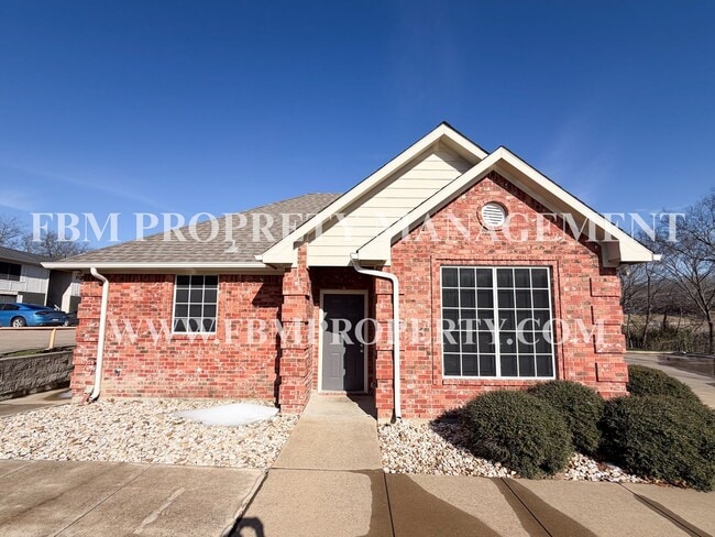 Building Photo - Hidden Creek Townhomes, Unit F