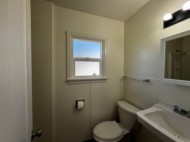 Photo - 569 Main St Unit B2