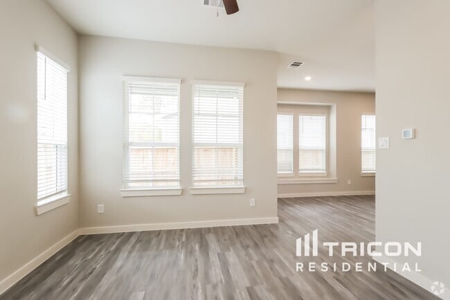 Building Photo - 9835 Willow Creek Commerce Dr Rental