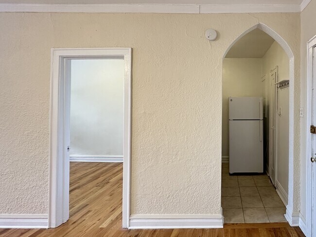 Photo - 4834 N Damen Ave Unidad 114