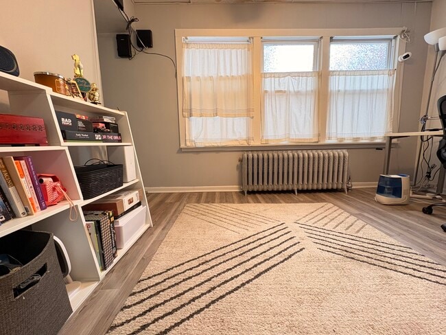 Photo - 5807 Hobart St Unit 5809 Hobart Apartment 4R