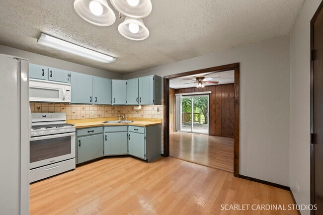 Photo - 2S211 Sanchez Dr