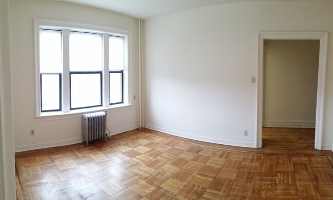 Photo - Royal Court Unit 5 Pangborn Place, Apt. #1F