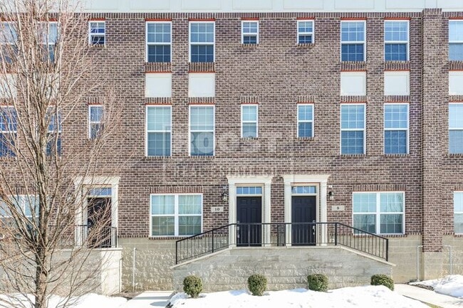 Photo - 10 N Center St