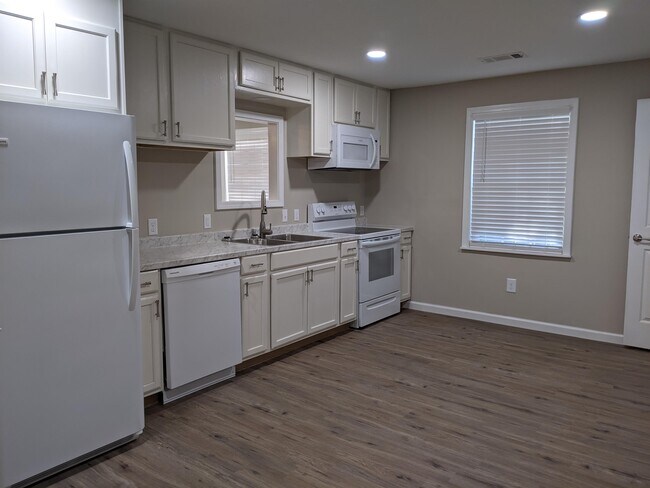 Photo - 108 W 9th St