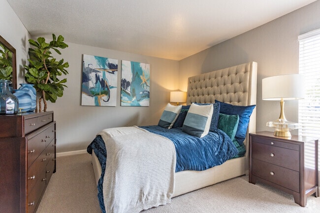 1 BR, 1 BA - 604 SF - University Green