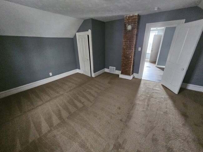 Photo - 7040 Roy Ave