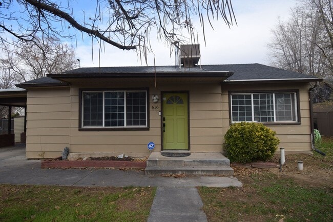 Building Photo - Bright Midvale 3 Bed – Near Fashion Place & Fort Union!!!