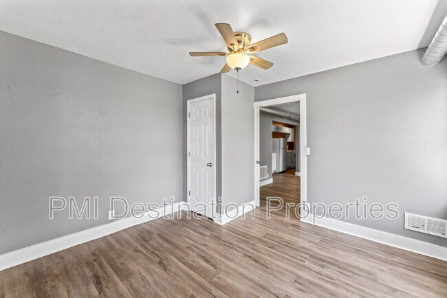 Photo - 4105 Linwood Blvd Unit D