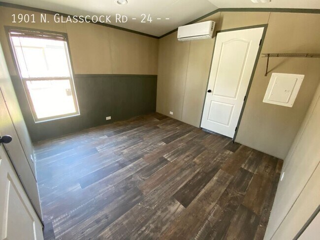 Photo - 1901 N Glasscock Rd