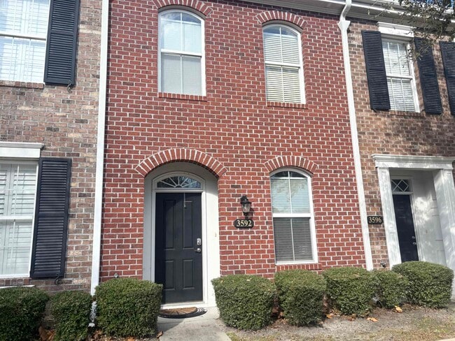 Building Photo - 3792 Alexandria Ave