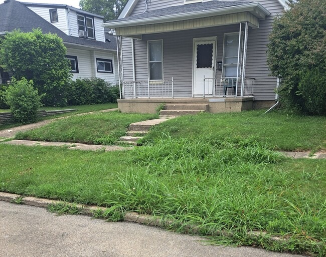 Photo - 915 W Thrush Ave House