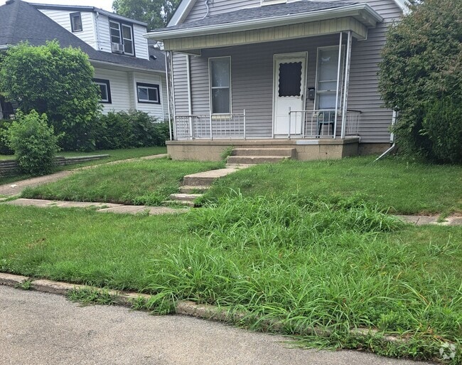 Building Photo - 915 W Thrush Ave Rental