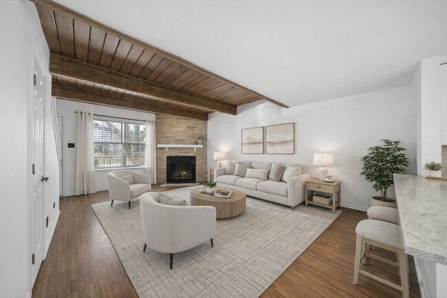 Photo - 430 Normandie Ln