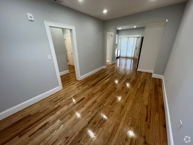 Building Photo - 117 Oxford St Unit 6 Rental