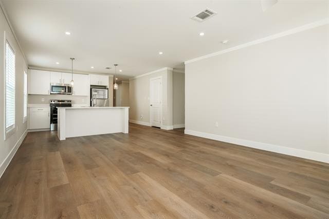 Photo - 2104 Belzise Terrace