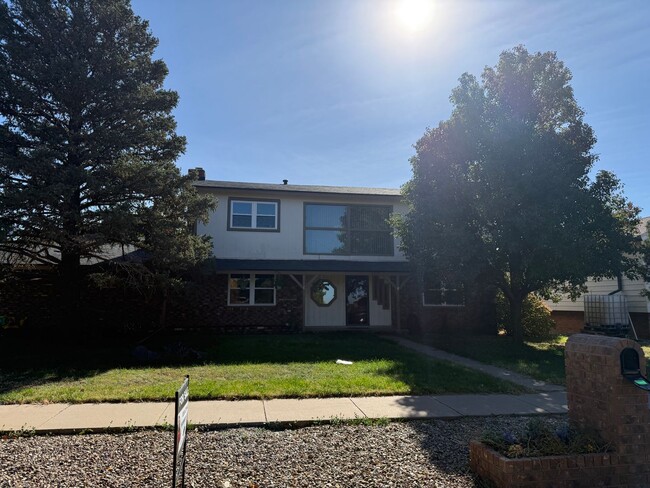 Building Photo - 4 Bed Brick Home! Zia School District! - P...