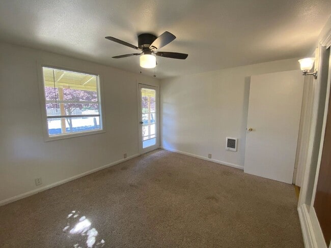 Photo - 710 W Broccoli St