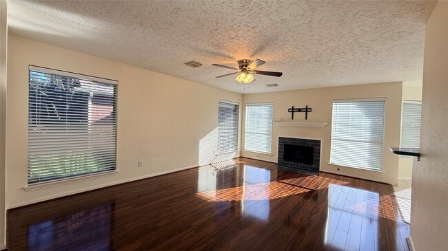 106 Crimson Bay Dr