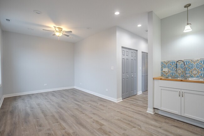 Photo - 1013 W 18th Pl Unit 2R