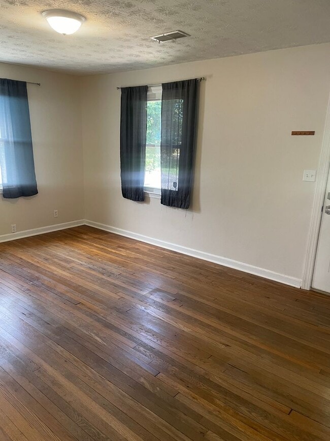 Photo - Knoxville 37920 - Adorable 2 bedroom 1 bath home in the Heart of South Knoxville-Pet Friendly - C...