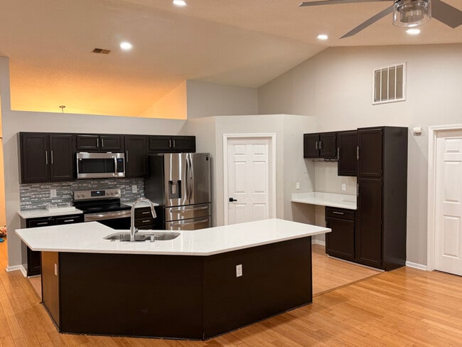 Photo - 705 Veryfine Dr