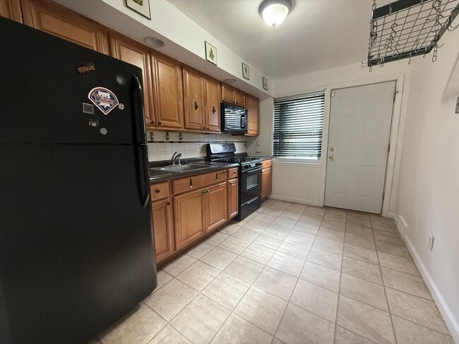 Photo - 5556 Wheeler St