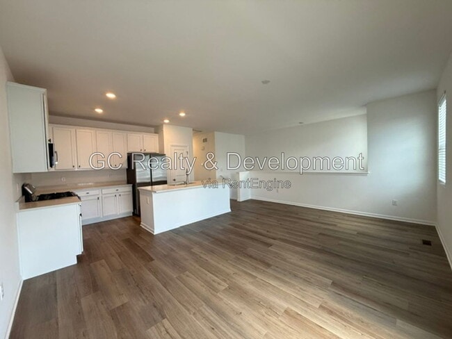 Photo - 249 Kingsport Dr