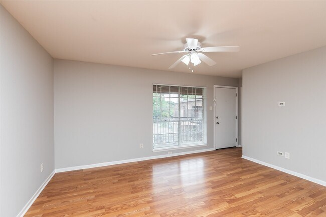 Building Photo - 425 Emerson St Unit 7 Rental