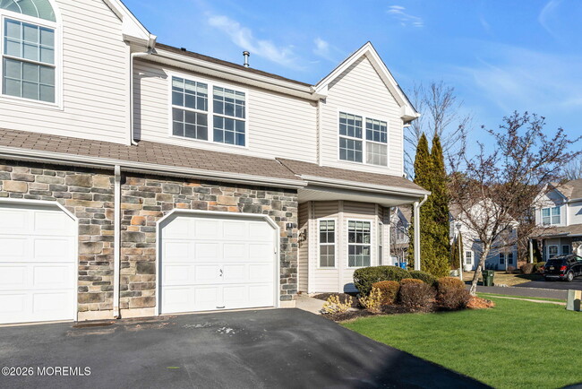 Photo - 40 Thistledown St