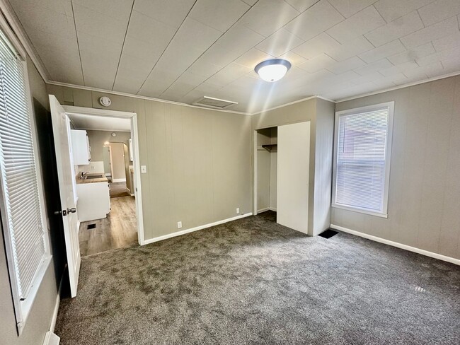 Photo - 912 N Madison St Unit 1 (lower)