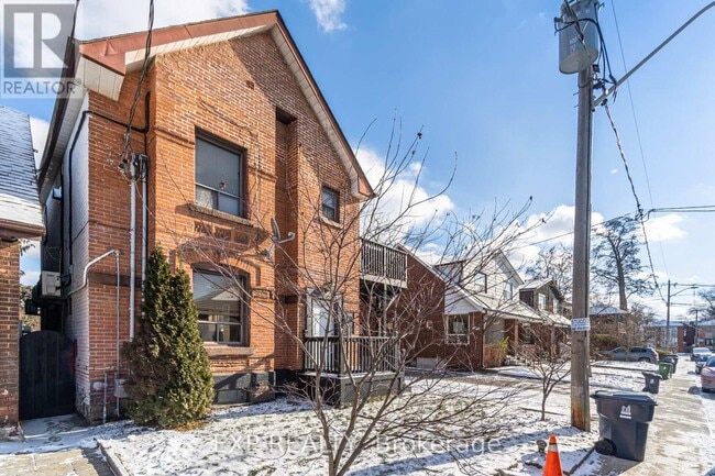 Photo - 677 Durie St