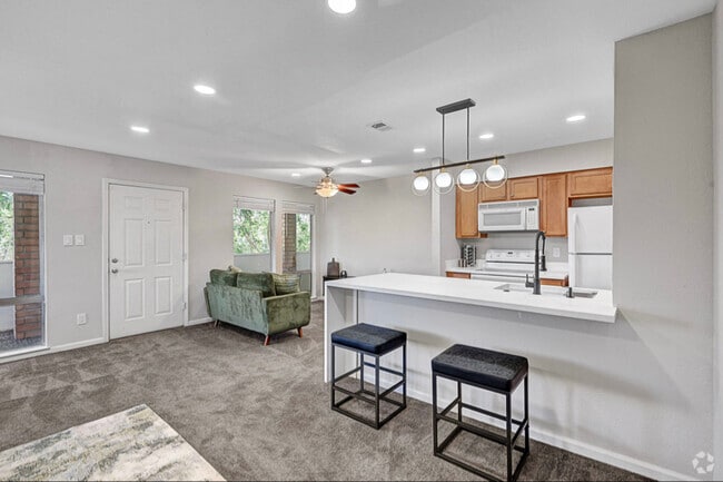 Building Photo - 740 Oakmont Ave Rental