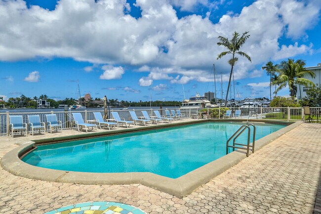 Photo - 2727 Yacht Club Blvd