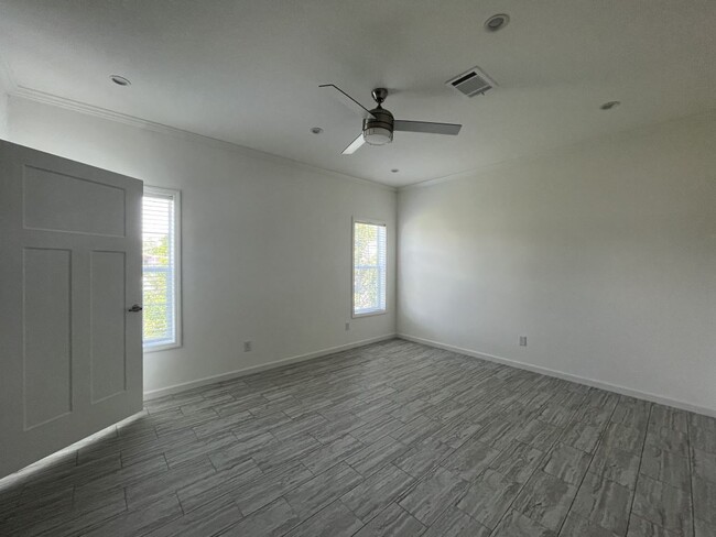 Photo - 557 Bimini Cay Cir