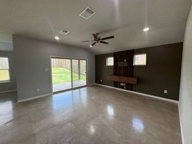 Photo - 1459 Dryden Ave