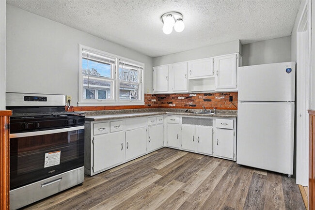 Photo - Charming 3-bedroom, 1-bath gem in the heart of Mishawaka!