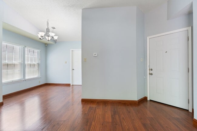 Photo - 9929 Village Briar