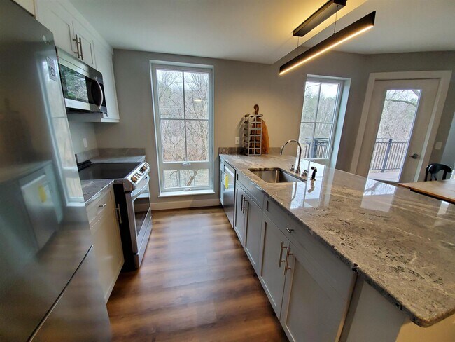 Photo - 195 Mechanic St Unidad 407