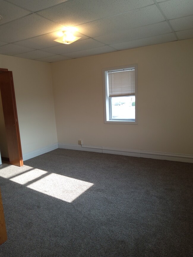 Front Bedroom - 502 N Franklin St Unit 3