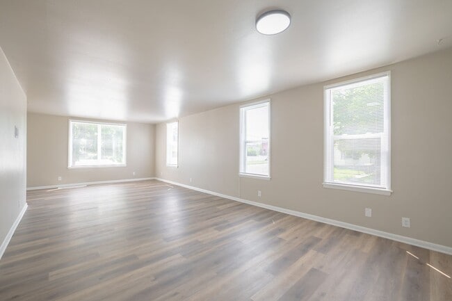 Building Photo - 149/151 W 2nd St Unit 151