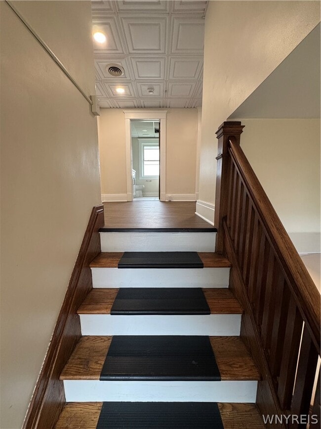 Photo - 2 Agassiz Cir