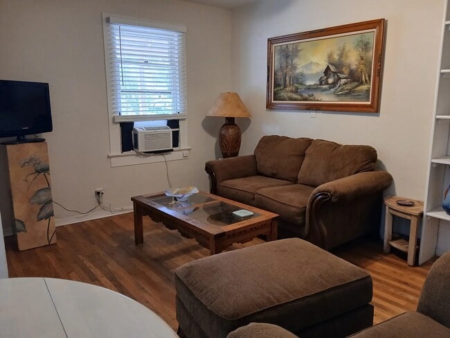 Building Photo - 558 Dameron Dr