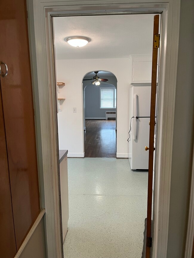 Photo - 47 Quaker Ln S Unit 2