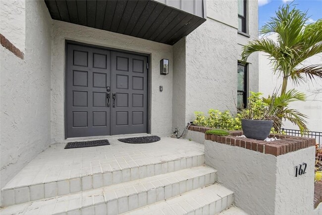 Photo - 162 E Davis Blvd