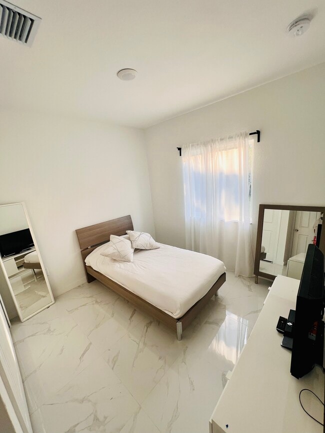 Photo - 5308 NW 29th Ave Unit 1