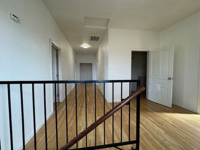 Photo - 111 W Hawthorne St Unit # 1