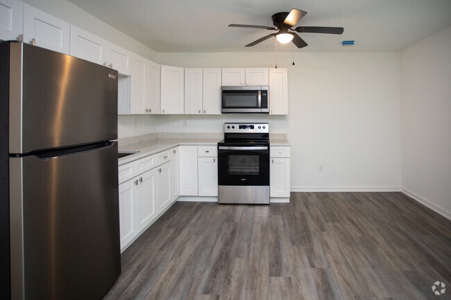 2BR,1BA-750SF