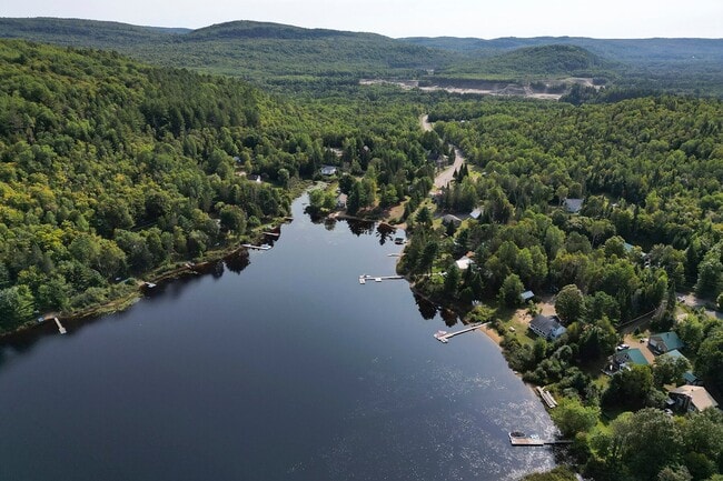 Building Photo - 159 Chem. du Lac Hénault N